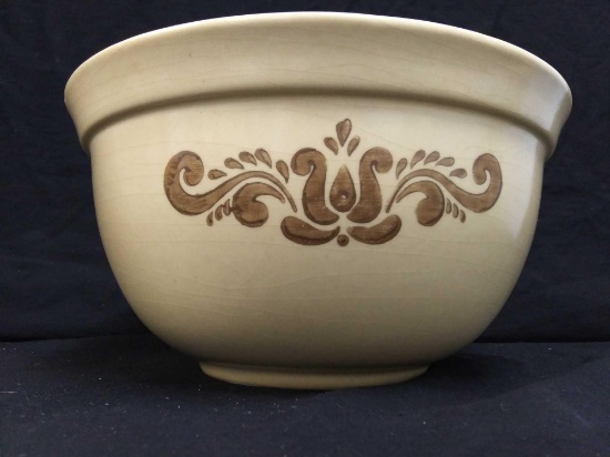 10" Pfaltzgraff Village pattern 3 quart mixing bowl