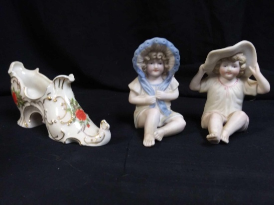 Trio of Ceramic Reproduction Crafstmanship: Pair of Bonneted Piano Dolls and Ceramic Choe