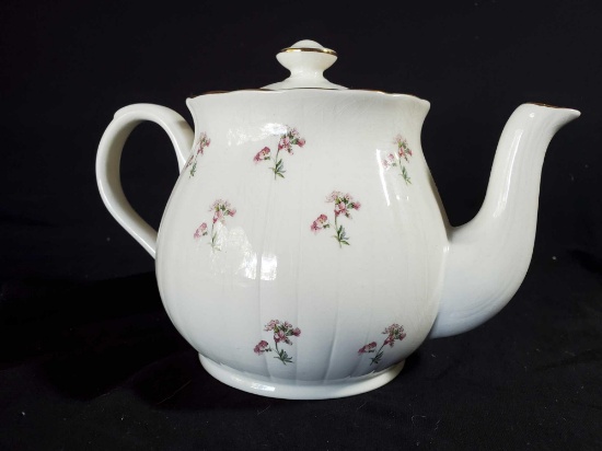Very Vintage Aurthur Wood teapot, England