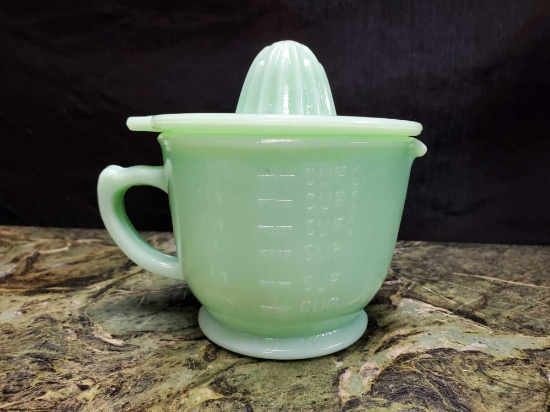 2 Pc Mosser Glass Jadeite Reamer and Measuring Cup