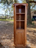 Very Nice Oak Corner 5 shelf Corner Cabinet, adjustable shelves