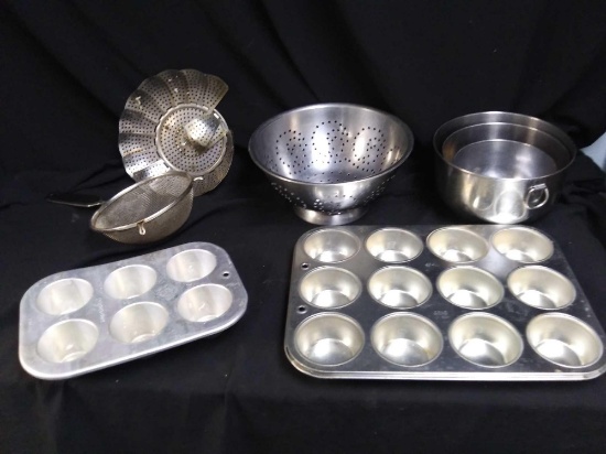 aluminum kitchen, including Farberware nesting mixing bowls