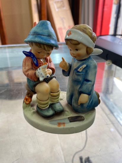 Rare Hummel Little Nurse 376 figurine
