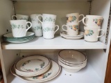 CORELLE grouping including 2 patterns - platter, bowls, plates, cups & saucers