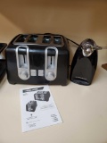 Black & Decker 4-slice toaster and Hamilton Beach can opener