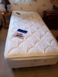 SLEEP NUMBER twin Bed, 4000 model, CLEAN! plus MY PILLOW, quilt