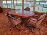 WHITAKER Furniture Round table (with leaf) and 4 chairs