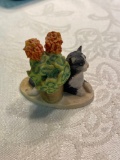Signed Lowell Davis figurine Cat and Bouquet