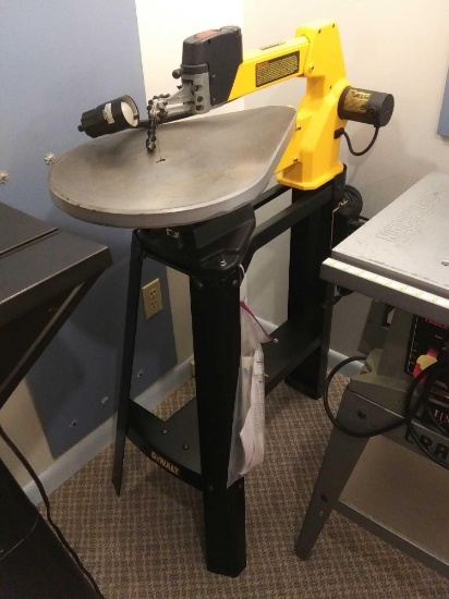 DeWalt 20 inch Scroll Saw, Model DW788, with accessories and manuals