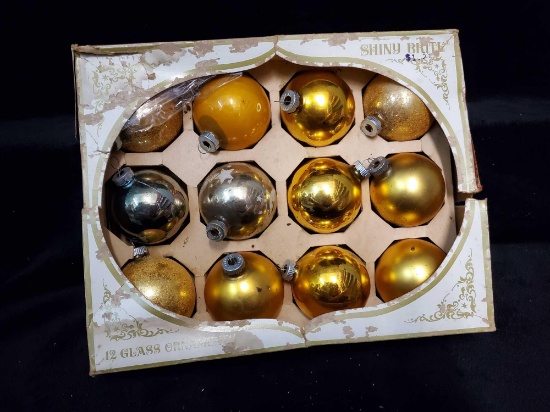 SHINY BRIGHT 12 pack Vintage Glass ornaments, Christmas holiday bulbs