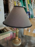 Brass tone metal table lamp with nice pineapple finial
