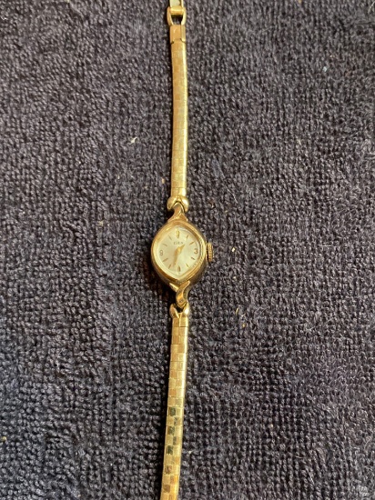 Vintage Gold plated bezel Elgin ladies wristwatch with Gold filled speidel band