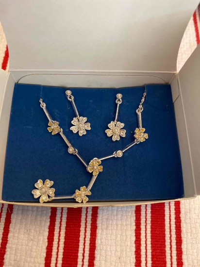 Floral Rhinestone Giftset in Silvertone