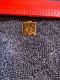 10k Gold pin in M shape with Guitar