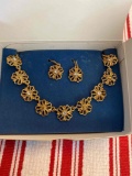 Filigree Disk Collar Necklace and Earring Giftset in Goldtone