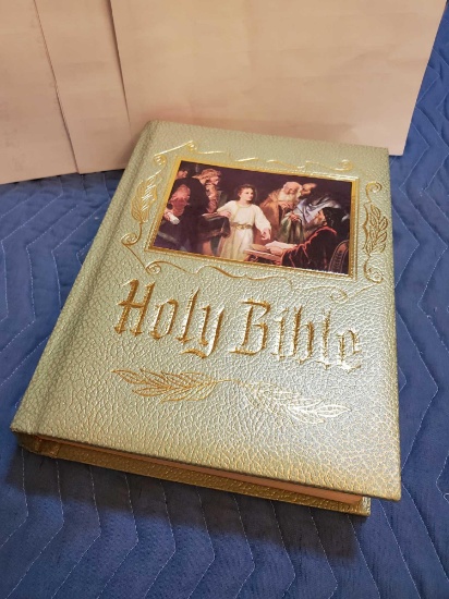 GLORIOUS, CLEAN NEW AMERICAN BIBLE LARGE 1987-1988 EDITION