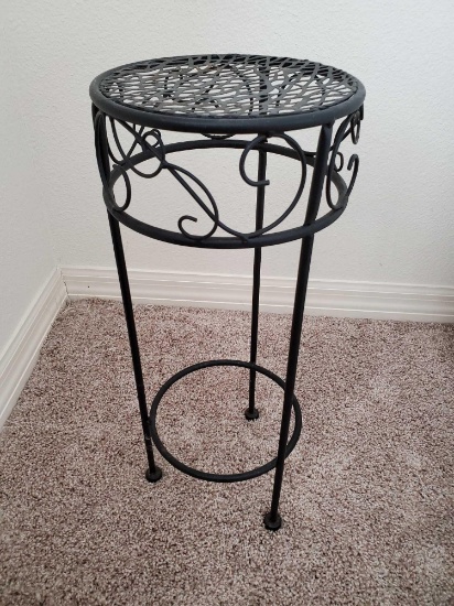 Vintage metal potted plant stand