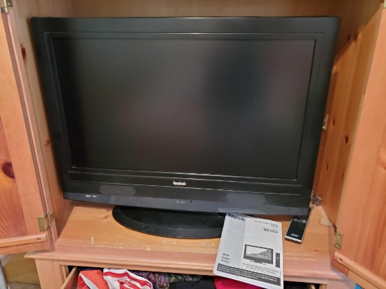 Symphonic 32" Digital / Analog LCD color television with manul and remote
