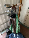 Nice lot of golf clubs in bag including irons and woods
