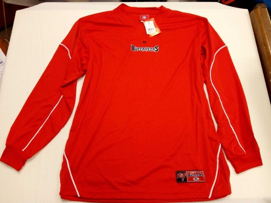 OFFICIAL BUCCANEERS NFL TAGGED NEW LONG SLEEVED RED APPAREL, SIZE LARGE