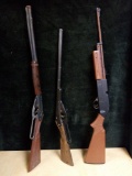 TRIO OF RIFLE / SHOTGUN STYLE DAISY RED RIDERS AND PUBMASTER