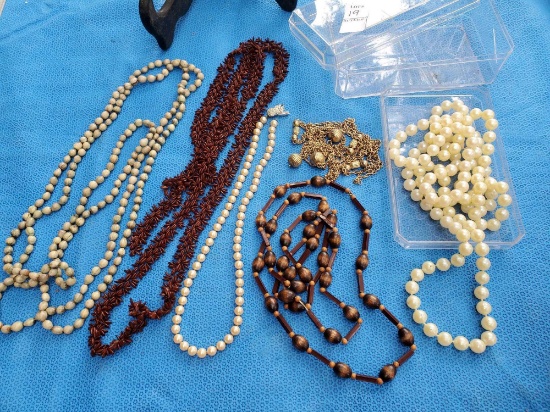 VINTAGE fashion jewelry including Indian corn bead, wood, faux pearls