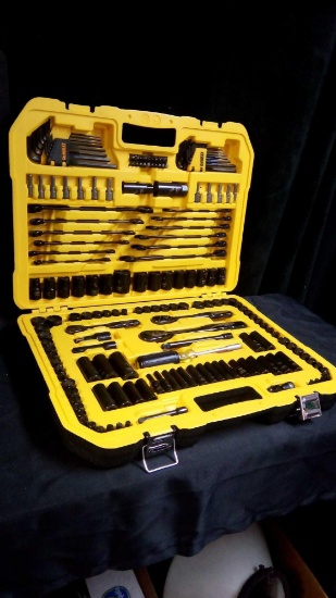 The Mecca of Tools! Dewalt DWMT81522 181-Piece Black Chrome Mechanics Tool Set