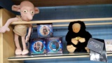 (5) THE CRIMES OF GRINDELWALD MAGICAL CREATURE MYSTERY CUBES PLUS FANTASTIC BEASTS PLUSH, DOBIE