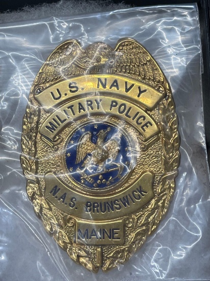 VINTAGE BADGE/U.S. NAVY MILITARY POLICE - N.A.S. BRUNSWICK - MAINE