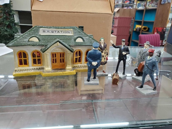 Model Railroad - train station and people