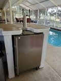 EDGESTAR KEGERATOR COOLER WITH 2 CO2 bottles