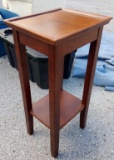 SMALL LIGHTWEIGHT TO LEVEL ACCENT TABLE,