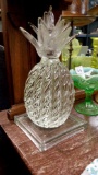 SOLID CRYSTAL PINEAPPLE ON BASE