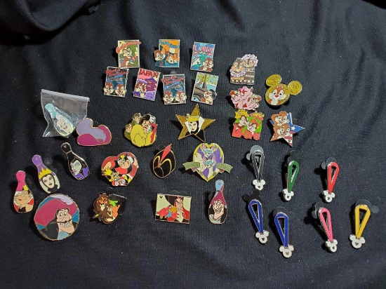 LARGE GROUP OF TRADING PINS, INCLUDING HIDDEN MICKEY LANYARD SET WITH COMPLETER