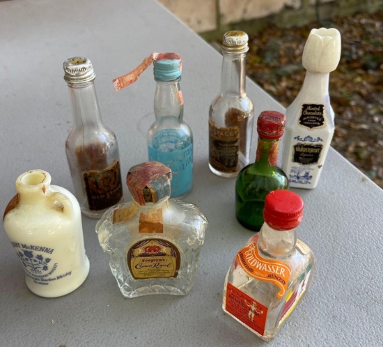 VINTAGE COLLECTION LIQUOR BOTTLES INCLUDING VANDERMINT with contents