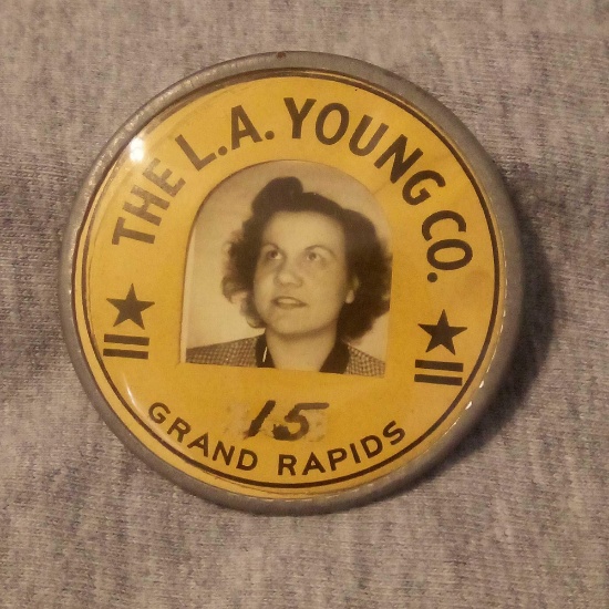 1940s/1950s L.A. YOUNG COMPANY, GRAND RAPIDS WORKERS EMPLOYEE BADGE, No. 15, w/ Photo Female