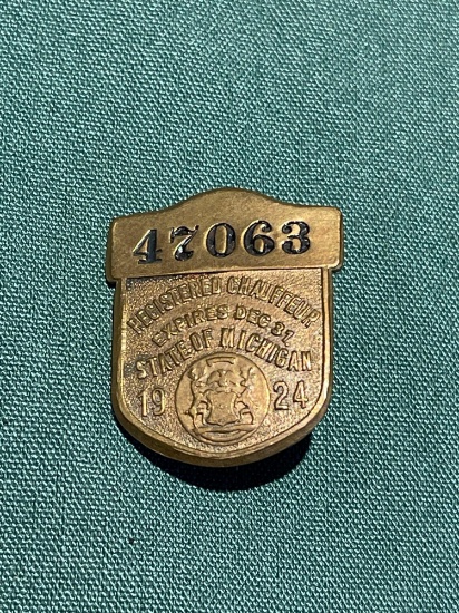 ALMOST ANTIQUE 1924 REGISTERED CHAUFFEUR BADGE, MICHIGAN, No. 47063