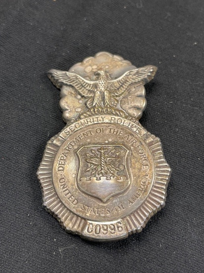 VINTAGE BADGE, #G0996 SECURITY POLICE, DEPARTMENT OF THE AIR FORCE, UNITED STATES OF AMERICA