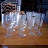 TWO SETS OF VINTAGE GLASS INCLUDING LUMINARC CHAMPAGNE AND GOLD RIM GOBLET