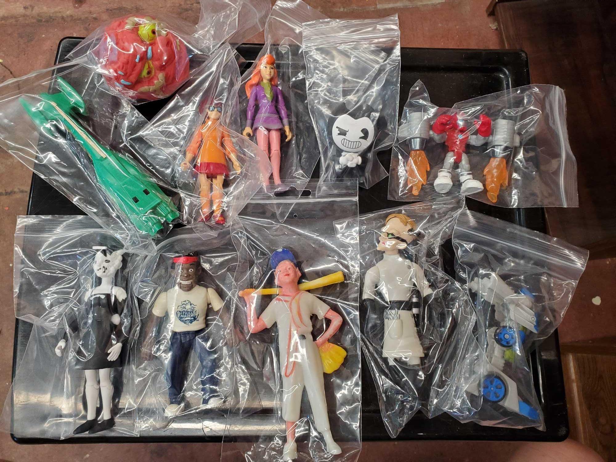 (11) GROUP ACTION FIGURES including Police Proxibid