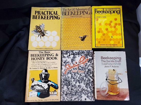 SMALL GROUP OF VINTAGE BEEKEEPING BOOKS/MANUALS, THE GENTLE CRAFT
