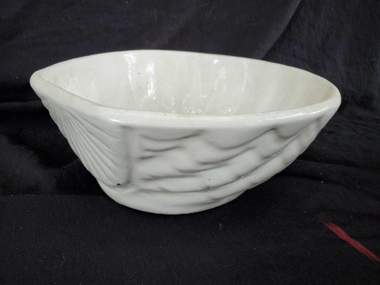 vintage mountain pottery bowl clamshell, seashell