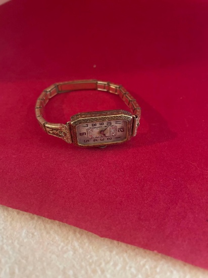 Stunning Antique Hallmark Apex 14k wristwatch with Anne Elaine shifting band