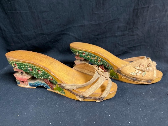 VINTAGE WWII HAND CARVED & PAINTED JAPANESE WOOD SHOES (?)