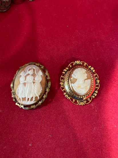 2 vintage Cameo brooch pins