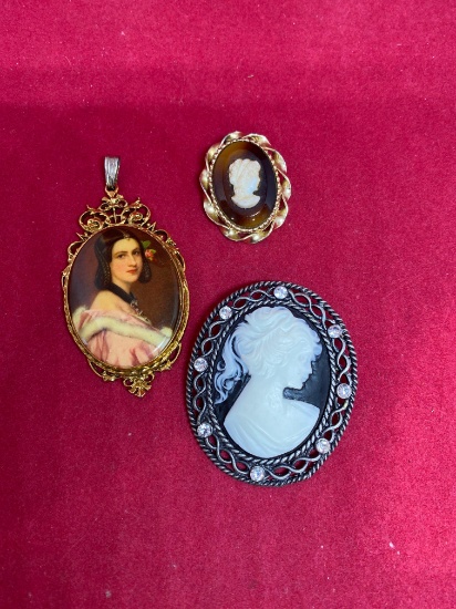 3 vintage Cameo brooches and pendants