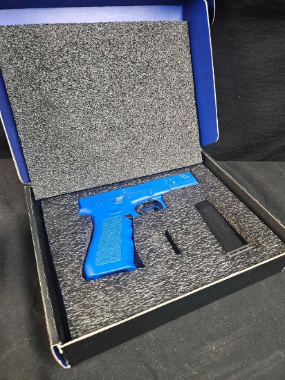 NEW MERCH SMART FIREARMS BLUE TRAINING GUN, SSTD