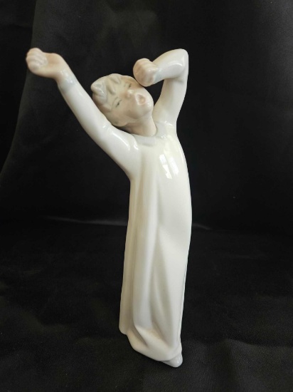 YAWNING BOY IN GOWN LLADRO NUMBERED FIGURE