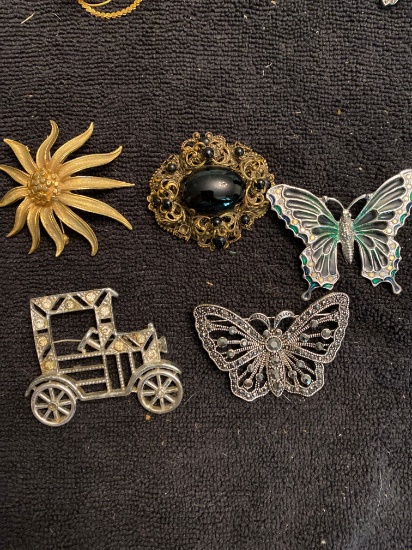 5 wonderful Brooch pins including signed Slovakia, BSK and butterflies