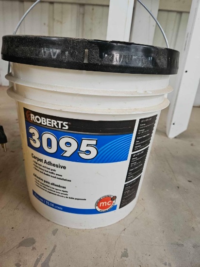 4 Gallon bucket of Roberts 3095 carpet adhesive